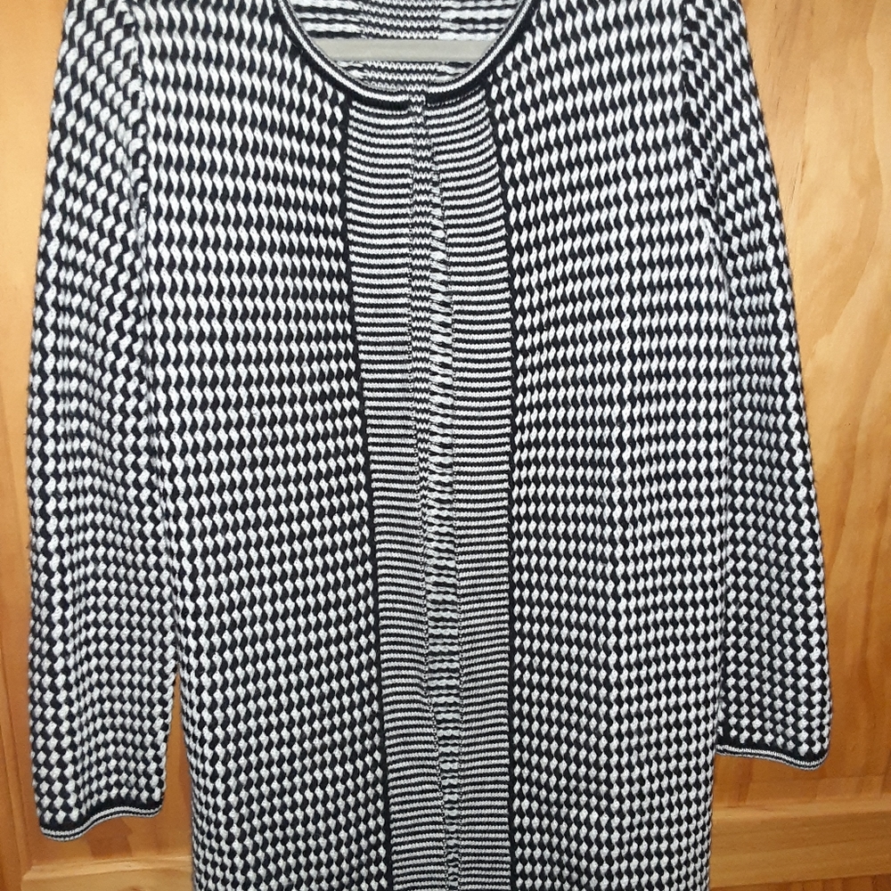 Talbots Petites LP Black &White Wool Sweater